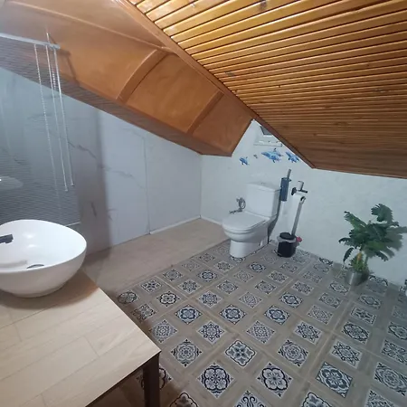 בית נופש Center By Harbour First Floor